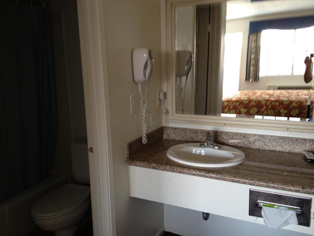 Scottish Inns Long Beach Phòng bức ảnh